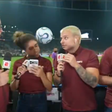 Repórter da ESPN toma bolada ao vivo; assista ao vídeo