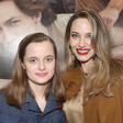 Caçula de Brad Pitt e Angelina Jolie conclui primeira etapa do processo para retirar sobrenome do pai