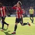 Em casa, Brentford passeia na estreia diante do Tottenham