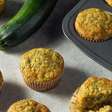 Tem abobrinha em casa? Aprenda a fazer um bolinho fácil e saboroso para o fim de semana