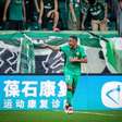Ex-Corinthians brilha com golaço de bicicleta e assistência na Super Liga Chinesa