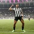 Campeão brasileiro e da Libertadores pelo Botafogo, Tiquinho negocia retorno ao clube