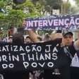 Torcida do Corinthians protesta e pede "Intervenção, já!"