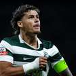 Goleiro brasileiro marca contra, e Sporting dorme líder do Português