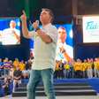 Flávio Bolsonaro diz que vai "tirar bandido de circulação" em comício no Rio