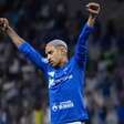 Cruzeiro vira na última jogada e vence o Flamengo no Mineirão