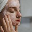Consumo de skincare pela Geração Z deve triplicar até 2034; entenda o fenômeno