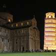 Brasileira passa mal e é resgatada pelos bombeiros na Torre de Pisa