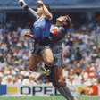 Bola da "Mão de Deus" de Maradona é leiloada por R$ 17 milhões