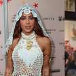 Beijo apaixonado e mãos dadas: Anitta tenta se esconder, mas flagra no Rio entrega novo affair com ator bonitão já apontado como romance de Bruna Marquezine