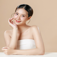 Pele glow sem base: conheça a técnica de skincare em camadas que promete mais viço e luminosidade