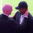 Eto'o defende Infantino e pede retomada de projeto da Fifa