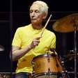 O que fazia Charlie Watts ser tão bom baterista, segundo Mick Jagger e Ronnie Wood