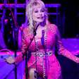 Dolly Parton relembra ter sido "chicoteada" pelo avô por causa de seu estilo