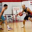 Dos gramados à quadra: ex-Boca Juniors disputa liga de basquete