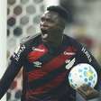 Dois gols e 100% de aproveitamento: os números de Kevin Viveros pelo Athletico contra o Botafogo