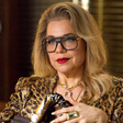 Os novos tênis da Nike na cor 'Pilar' de 'Quem Ama Cuida' são confortáveis e elegantes para mulheres com mais de 50 anos: consigo imaginar a personagem de Isabel Teixeira já querendo usá-los o tempo todo em seus looks 'animal print'