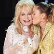 'Você vai ser tudo o que é': o conselho poderoso de Dolly Parton, morta aos 80 anos, que fez Miley Cyrus enfrentar o medo antes de performance histórica no Grammy 2024