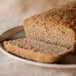 Parece um pão comum, mas não leva farinha: a receita de atum rica em proteínas que ajuda a segurar a fome