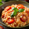 Este risoto de tomate-cereja com manjericão é a receita fácil que faltava para o seu jantar