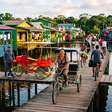 Sem carros ou motos desde 2002, cidade no Pará construída sobre palafitas tem as ruas feitas de passarela e usa até bici-ambulância: conheça Afuá, a "Veneza da Amazônia" onde o principal meio de transporte é a bicicleta