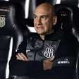 Técnico e oito jogadores, que ainda não estrearam, deixam a Ponte Preta em meio à paralisação