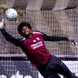 Corinthians prega cautela com Hugo Souza para duelo com Santos