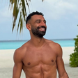 Lançado no séc. XXI em Dubai, este perfume árabe unissex refrescante de limão-siciliano, toranja, bergamota e pimenta-rosa se tornou o meu favorito para acordar e na hora de dormir
