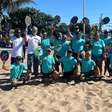 Praia do Leme recebe jovens de comunidades para capacitação em atividades de apoio a eventos de Beach Tennis nesta sexta-feira