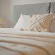5 truques para deixar a cama mais bonita e aconchegante