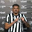 Tiquinho volta a vestir a 9 do Botafogo: "É sobre paixão"