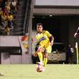 Dudu Pacheco celebra classificação do JEF United nos pênaltis na Copa do Imperador