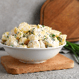 Quer deixar a salada de batata mais leve? Veja como usar iogurte no lugar da maionese