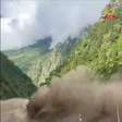 As imagens impressionantes da tragédia que matou mais de 300 e deixou centenas de desaparecidos no Nepal
