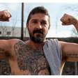 A transformação física do ator Shia LaBeouf, de 'Transformers', que ganhou quase 25 kg para filme, acende alerta sobre uso de esteroides após os 40: 'Disseram que eu estava prestes a morrer'