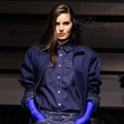 Camila Queiroz, Isabeli Fontana, Carolina Dieckmmann e mais famosas de all jeans em desfile