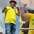 Flávio Bolsonaro volta a ser visto com colete à prova de balas em agenda de campanha em Alagoas