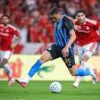 Carlos Vinícius deveria ter sido expulso no Gre-Nal? Analista responde