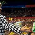 Show que marcou a primeira visita de Elton John ao Brasil será exibido nos cinemas