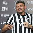 Tiquinho Soares tem contrato curto, salário baixo e dois gatilhos no Botafogo; veja