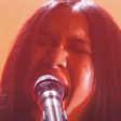 Aos 16 anos, cantora tailandesa faz versão de arrepiar de "Black Hole Sun" em programa dos EUA