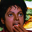 Provei o prato mexicano mais irresistível que Michael Jackson comia durante 'Thriller': leva queijo, molho de pimenta e é fácil de fazer em casa
