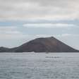 Ilha vulcânica abriga um dos passeios marítimos mais extensos da Europa e mistura mar com paisagem de lava