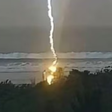 Turista morre após ser atingida por raio em praia de Santa Catarina