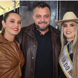 Rainha do Rodeio revela relação poliamorosa com irmã gêmea em Goiás