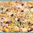 Salada de macarrão no estilo macarronese, fácil, colorida e cremosa, para receber muitos elogios