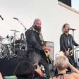 Membros de Green Day, blink-182 e Rancid se unem a CJ Ramone para comemorar os 50 anos do disco de estreia dos Ramones