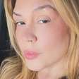 Quem é? Simony causa alvoroço ao publicar foto com novo namorado
