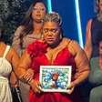 Mãe do menino Miguel se forma em direito e leva foto do filho à cerimônia no Recife