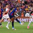 Raphinha e Yamal arrasam na goleada do líder Barcelona